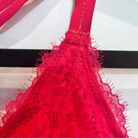 Aerie lace padded lined bra bralette criss cross straps triangle cutout detail - Picture 8 of 8